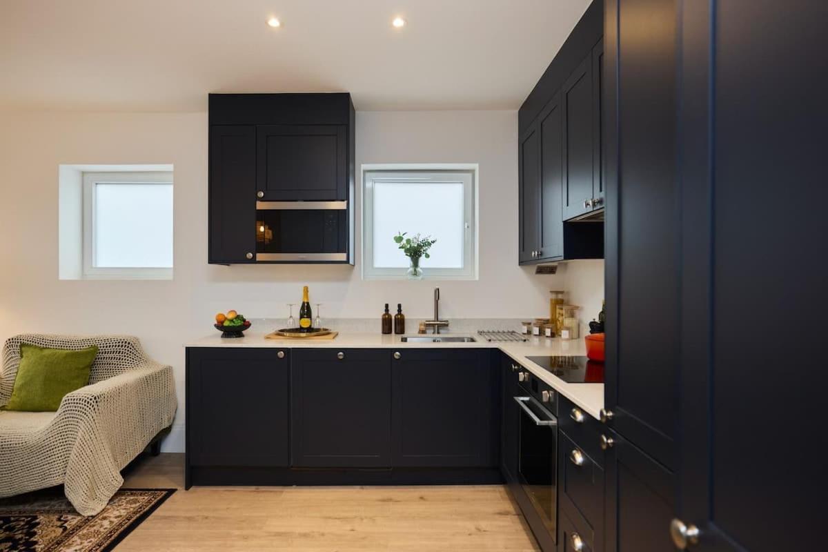 The Wembley Park Arms - Modern 2bdr Flat With Parking + Balcony