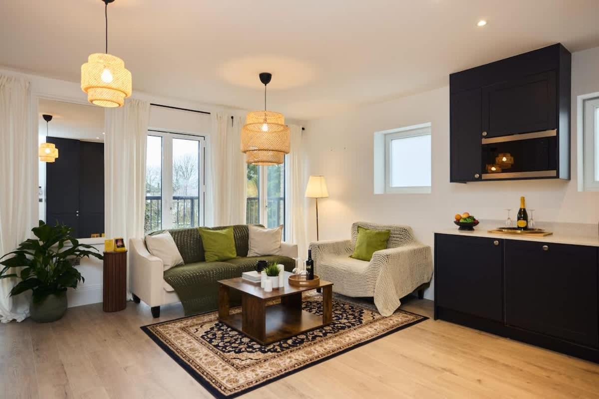 The Wembley Park Arms - Modern 2bdr Flat With Parking + Balcony * London