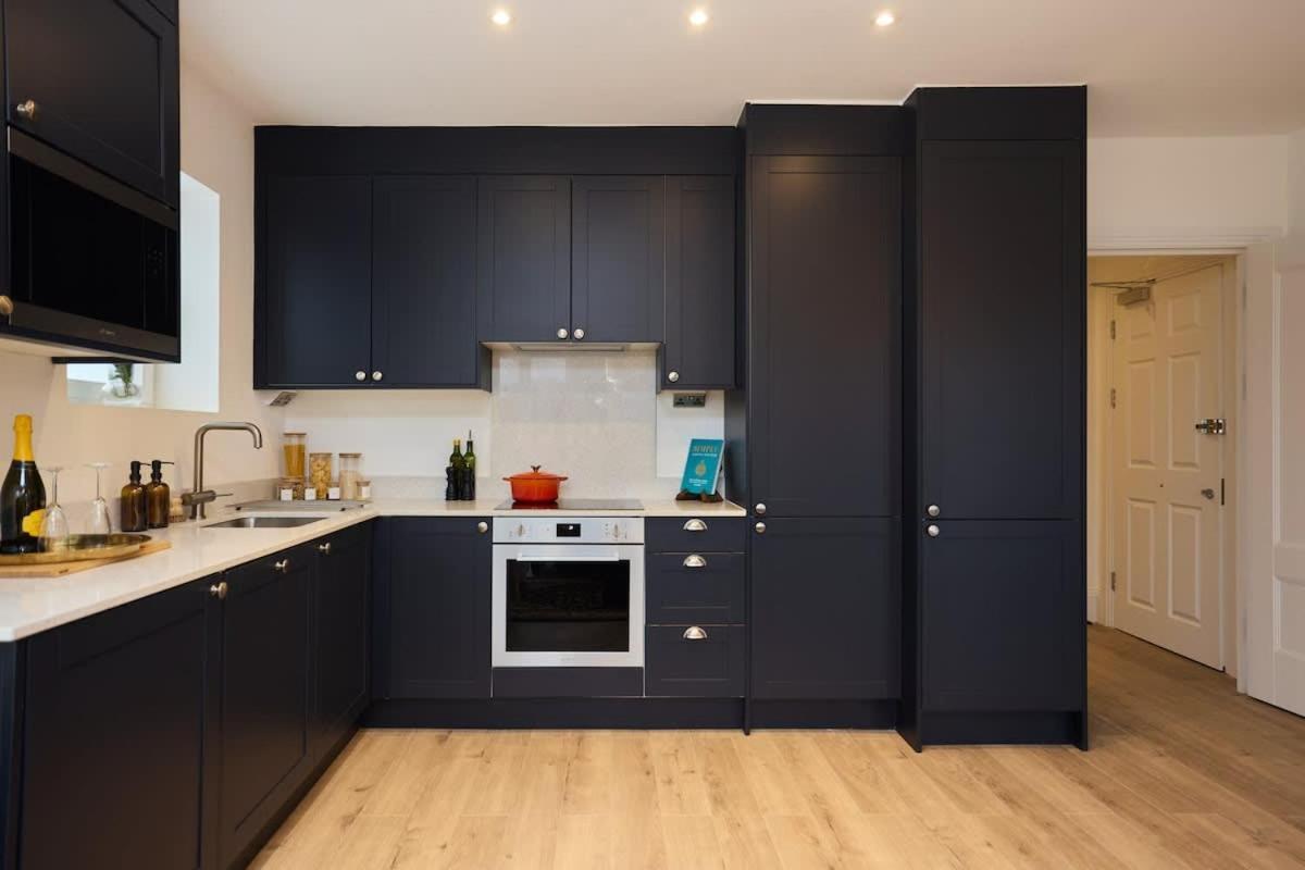 The Wembley Park Arms - Modern 2bdr Flat With Parking + Balcony Lägenhet *