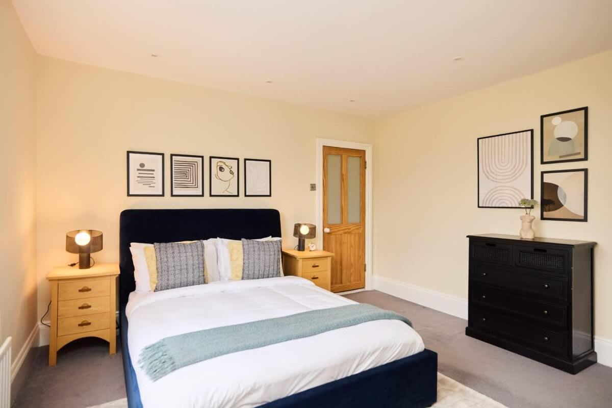 The Peckham Hideaway - Bright 3bdr Flat * London