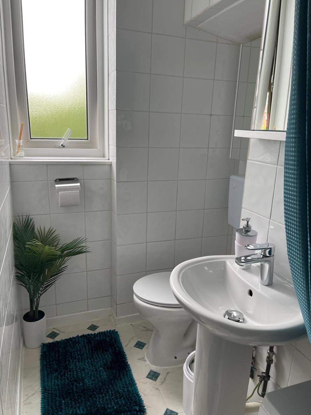 New, Refurbished Modern & Spacious 1 Bed Flat Westfield Shepherd's Bush Free Wi-fi Super King Bed Appartement *