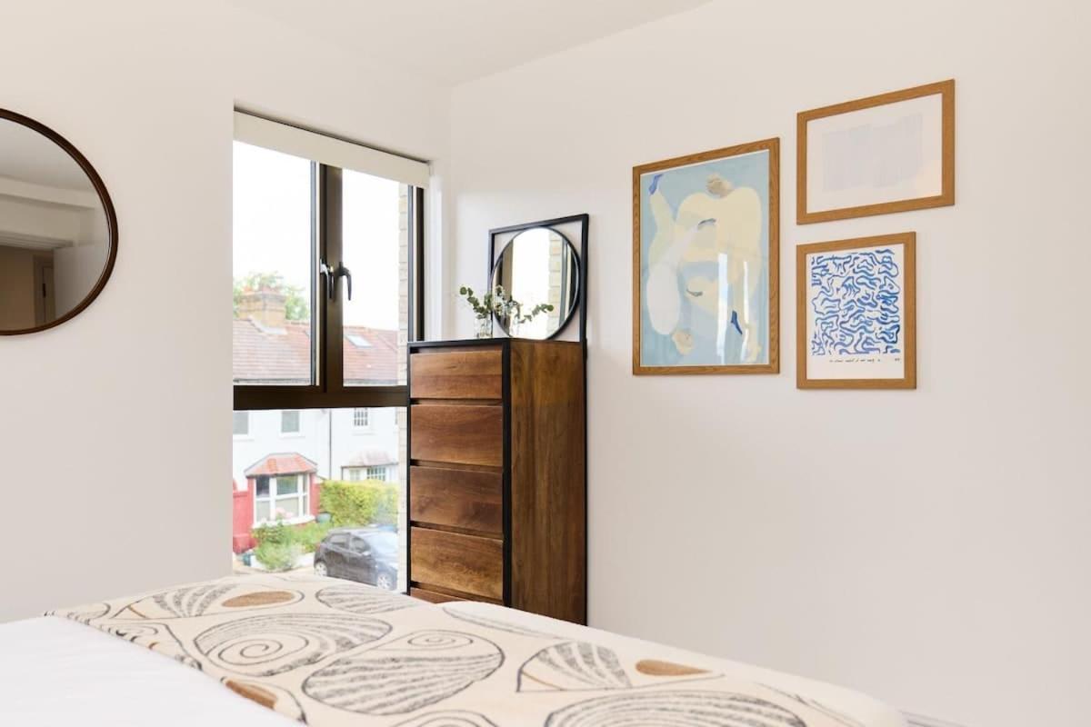 The South Wimbledon Hideout - Fancy 1bdr Flat With Balcony London