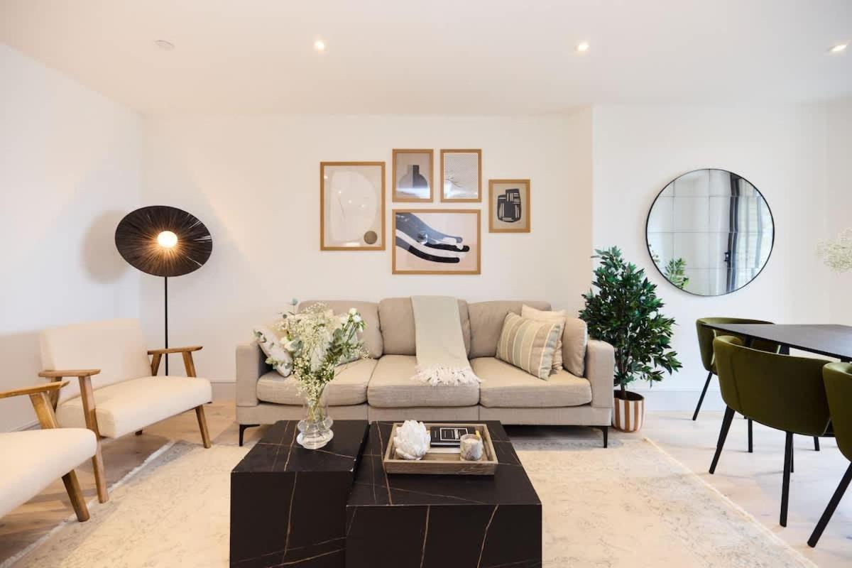 The South Wimbledon Escape - Lovely 3bdr With Balcony *