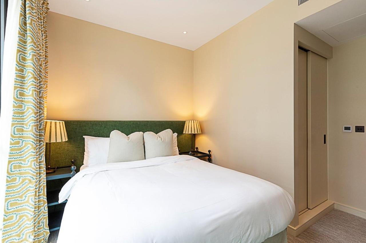 Luxury Penthouse Overlooking The Thames Apartment London