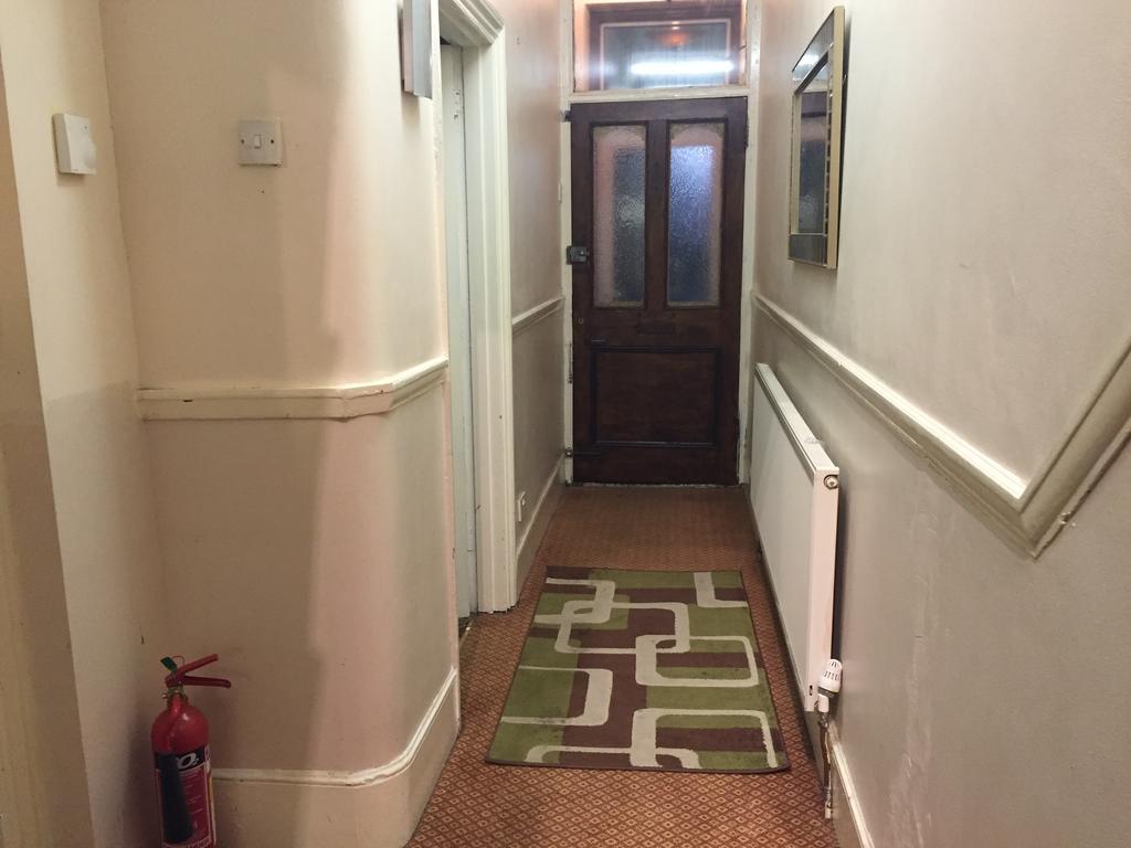 137 Upton Lane Hotel 2*