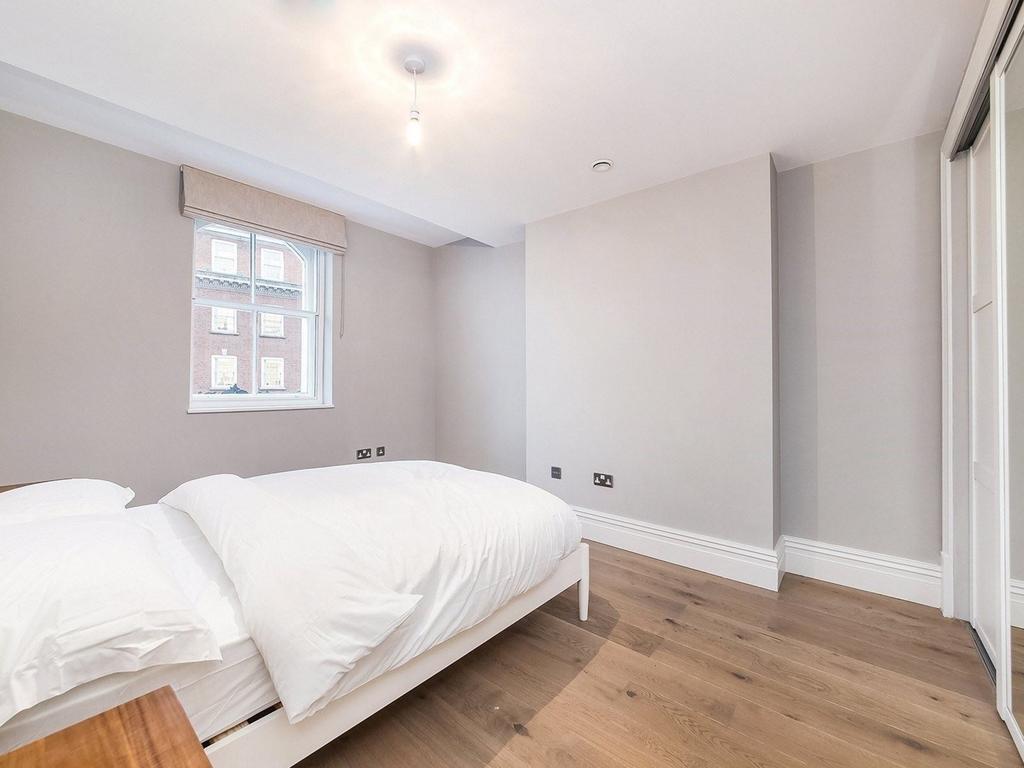 Whitehall Apartment *