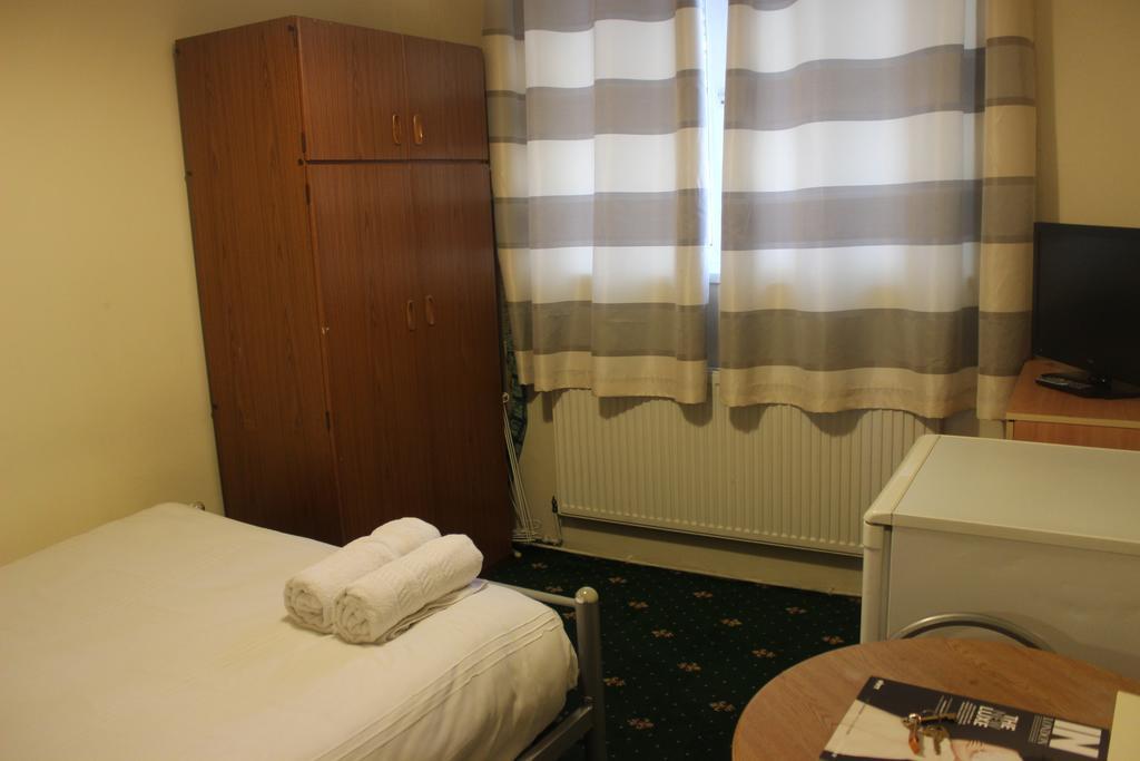 Whitechapel Rooms Hostel