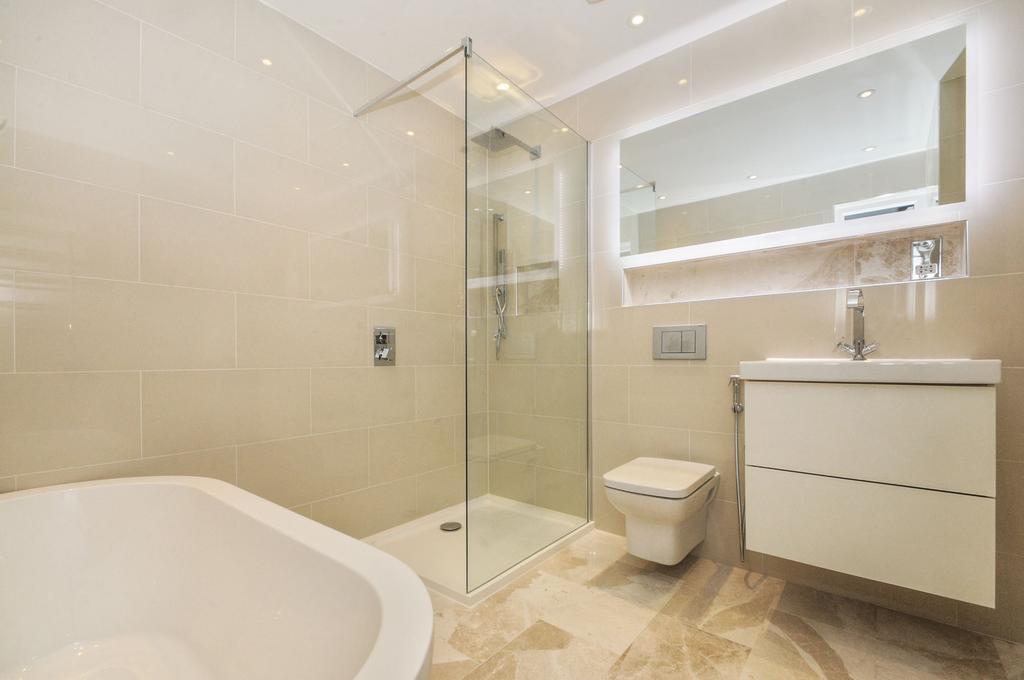 Luxury 2 Bed/bath Next To Hyde Park