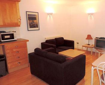 Acorn Of - Crawford House Apartment London