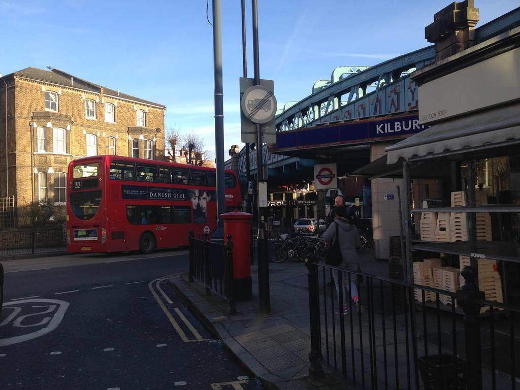 Great 2 Bedrooms 15 Mins From The Centre * Londen