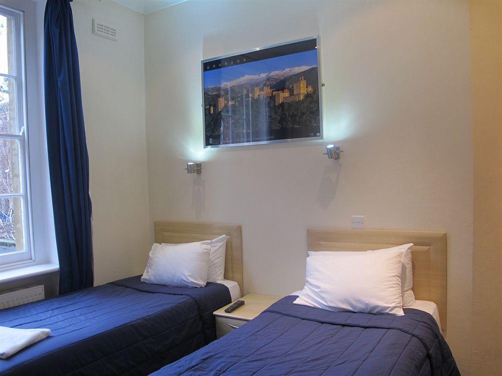 Alhambra 2* London