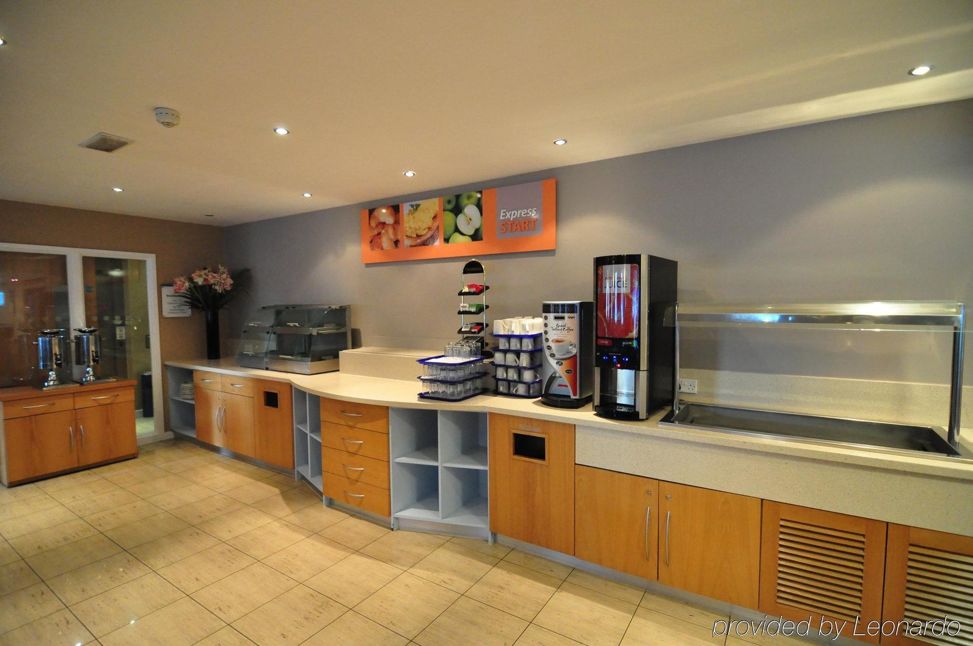 Express Park Royal By Ihg Hotell