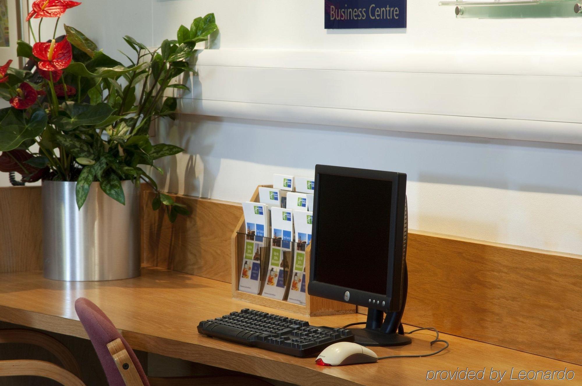 Hotell Express Park Royal By Ihg 3*