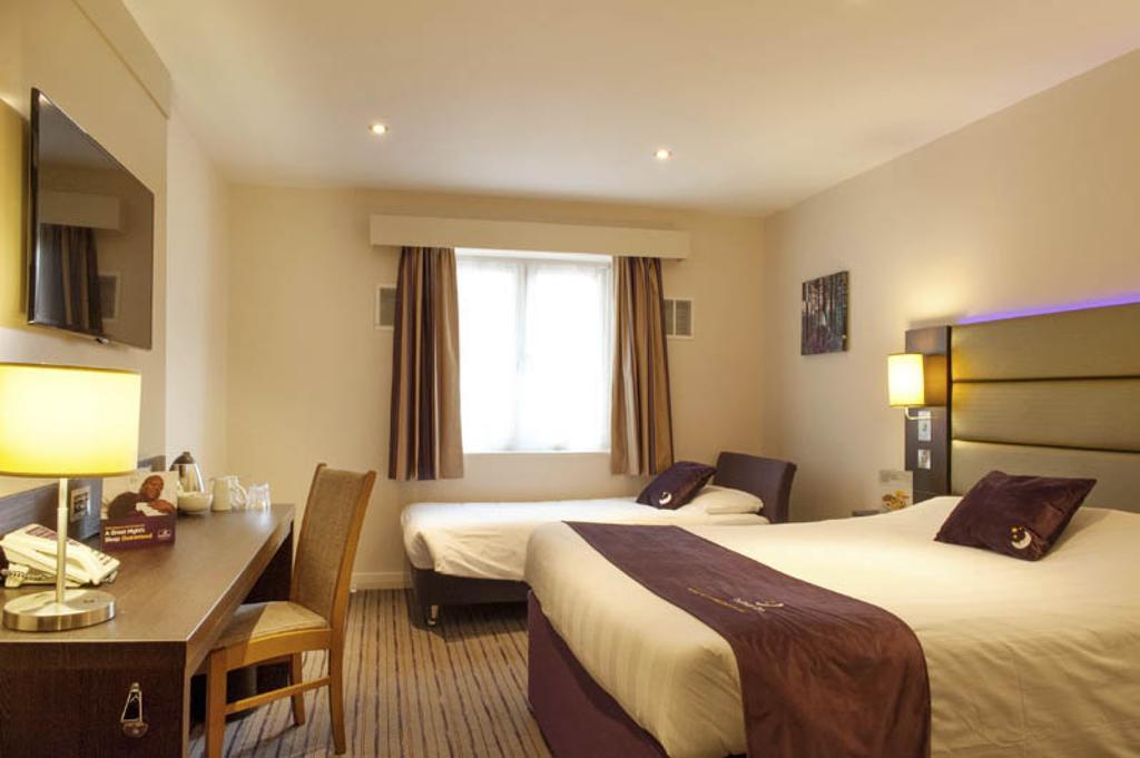 Premier Hendon 3*