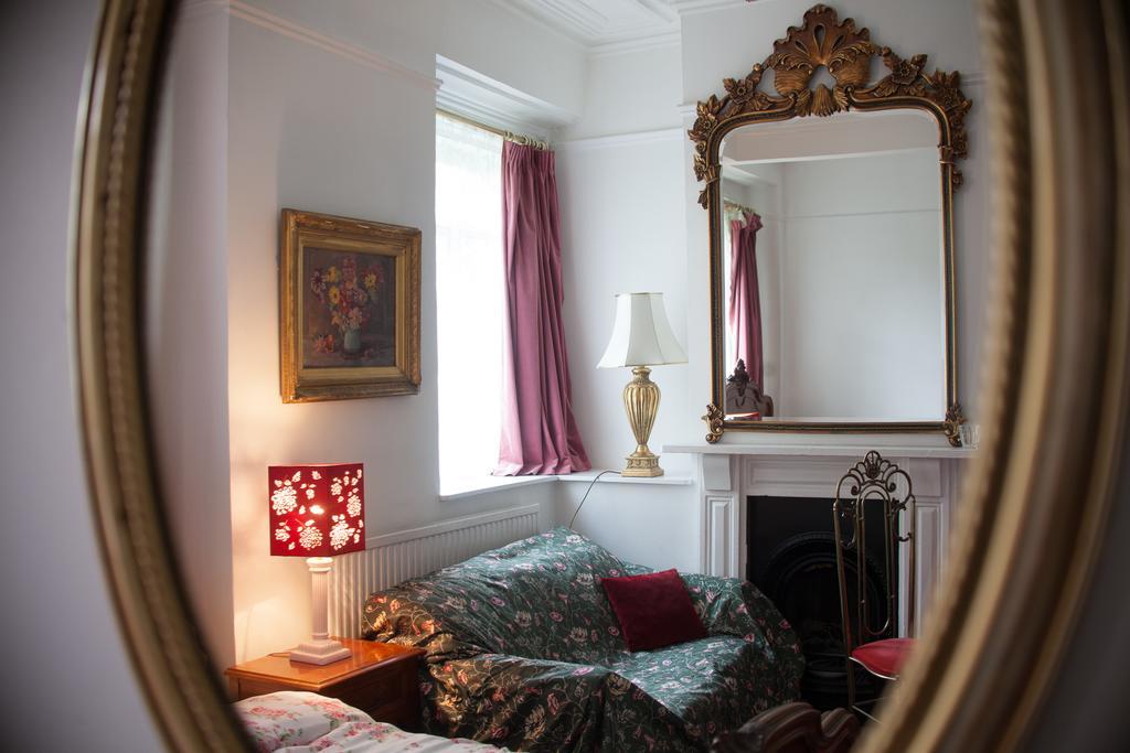 Dawson Place, Juliette's
