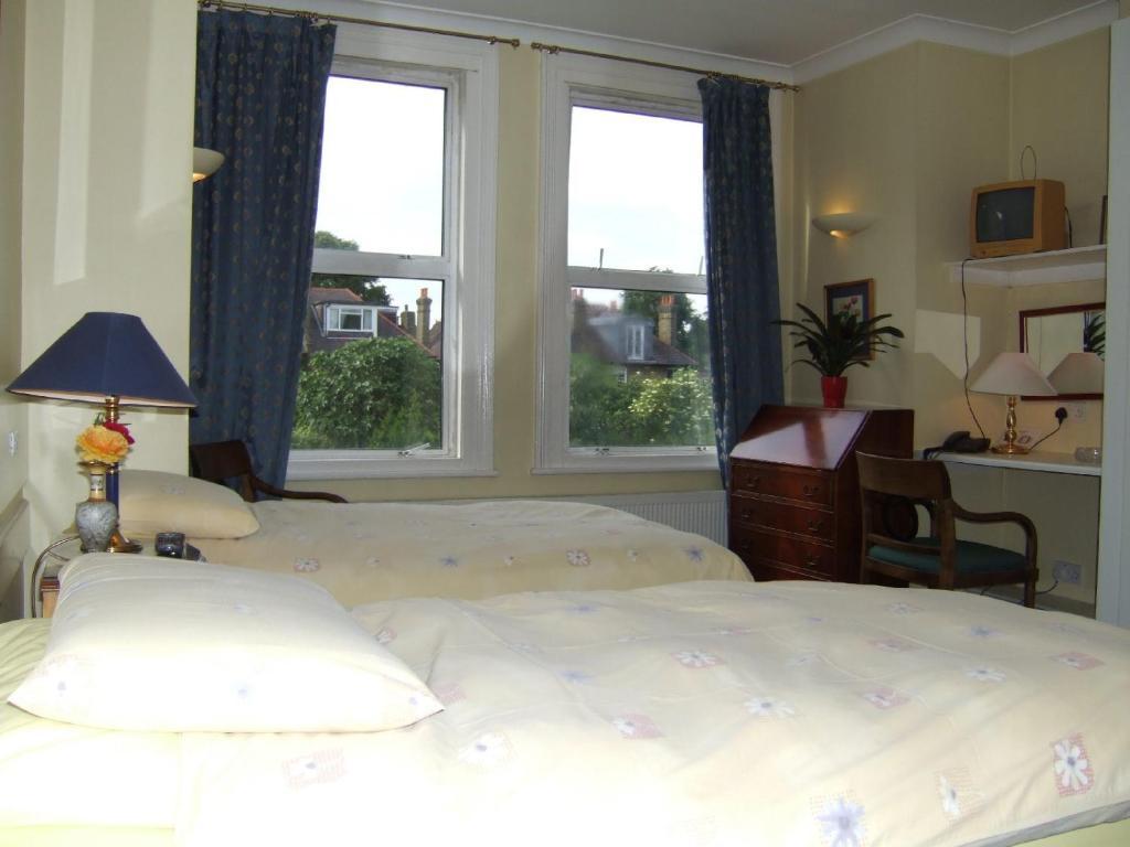 Brook Hotell 3*