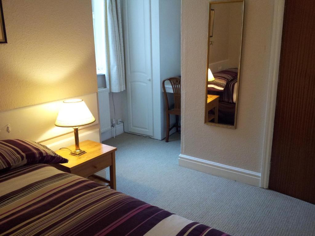 Brook Hotell 3*