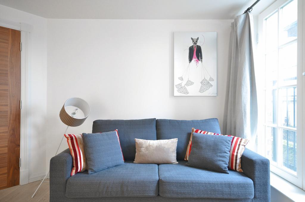 Uber Eye House Apartment London