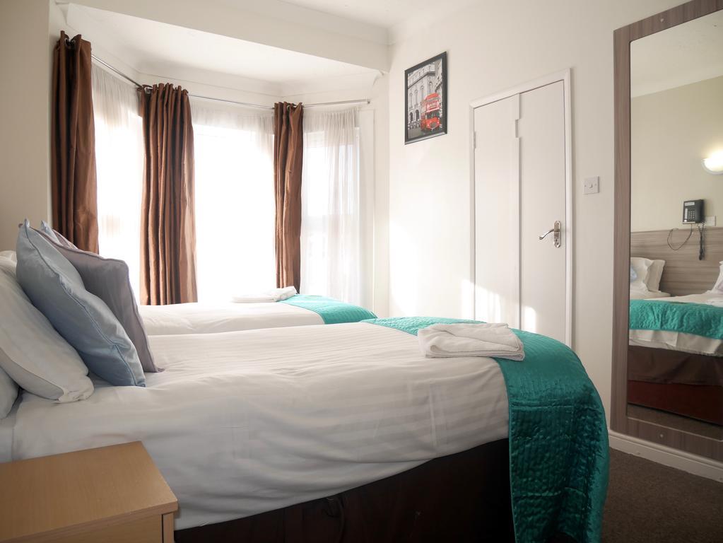 Holland Park 3*