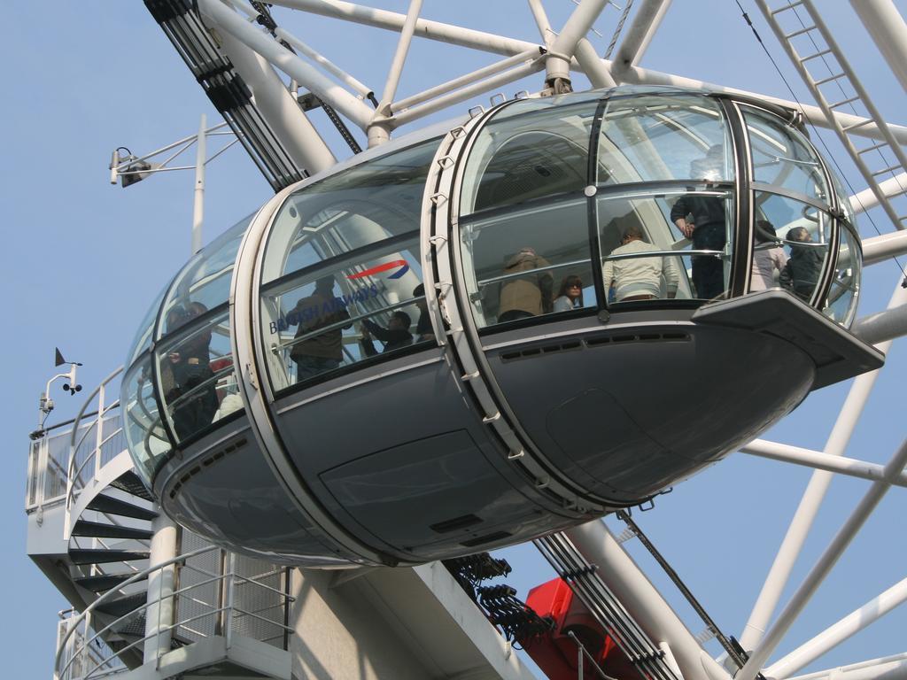 Canary Riverside Plaza Hotel