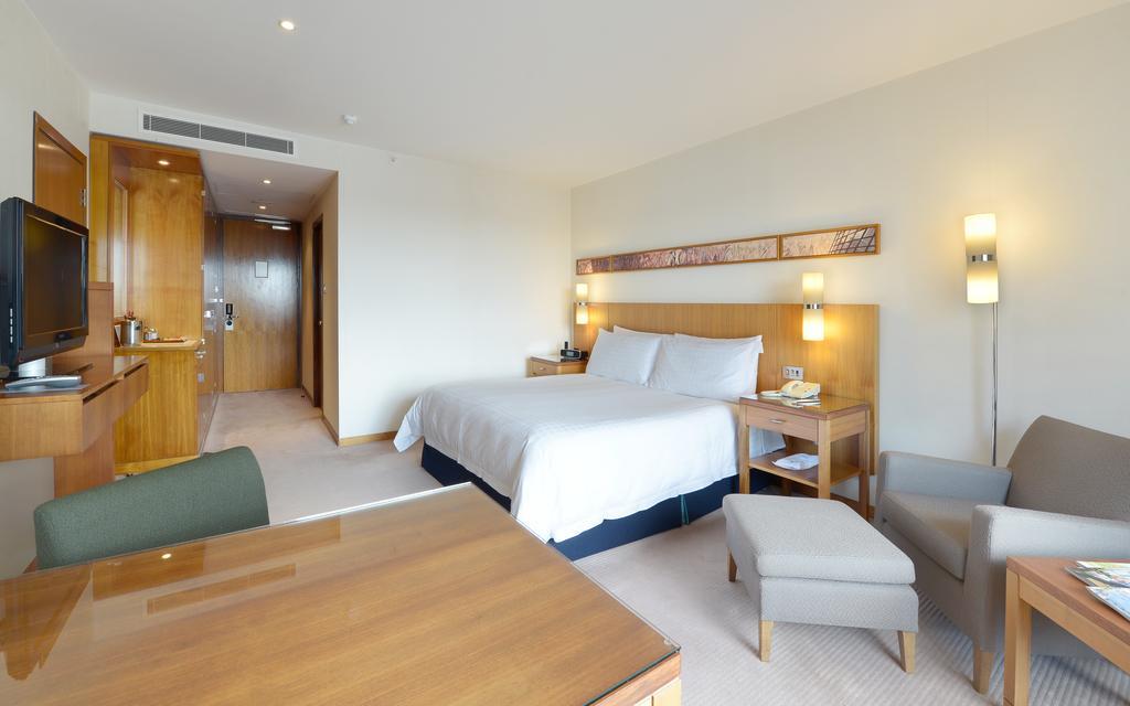 Canary Riverside Plaza 5*