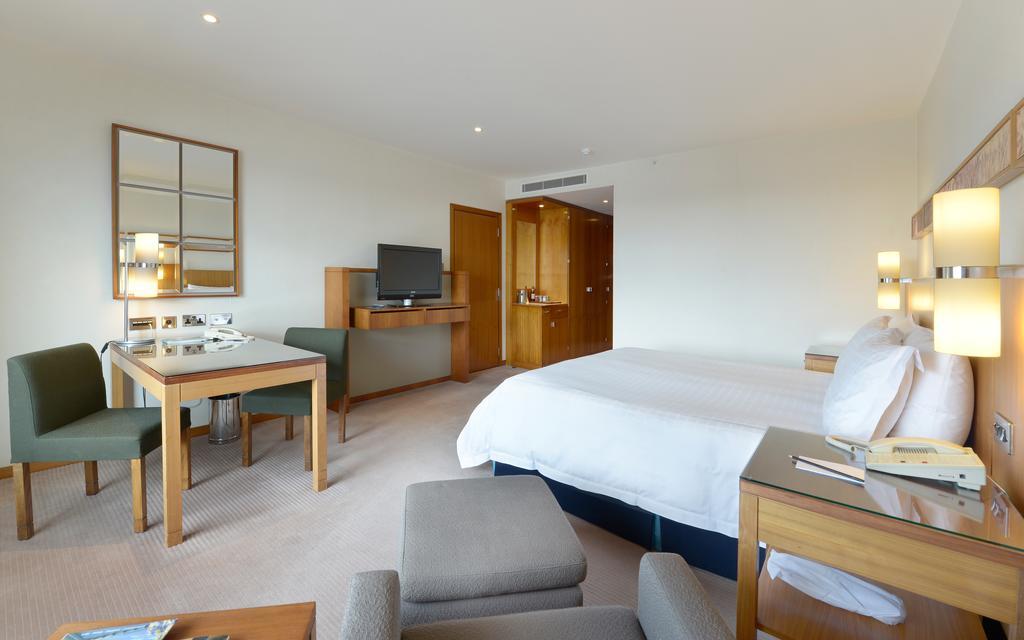Canary Riverside Plaza Hotel 5*