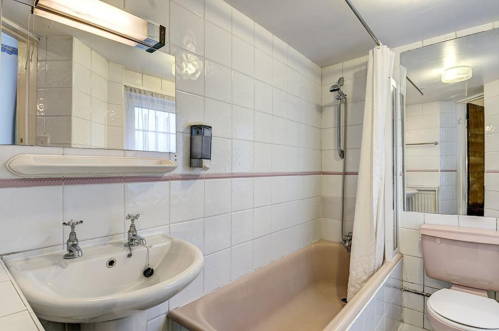 Hotel Mowbray Court London