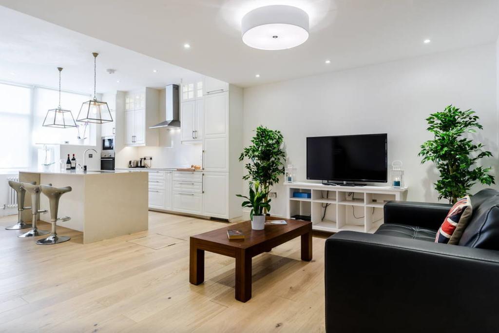 Luxury 2 Bed/bath Next To Hyde Park