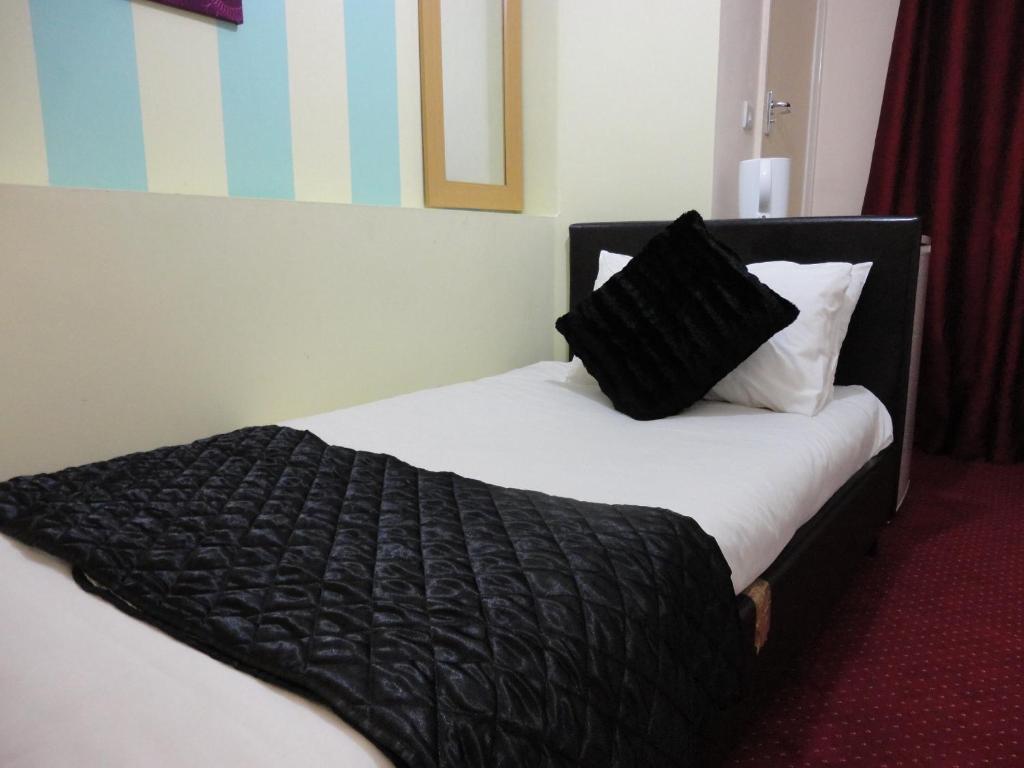 View - Road Market Hotel