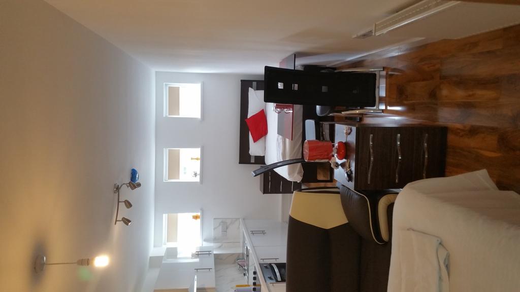 Hotel 137 Upton Lane London