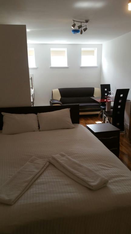 Hotel 137 Upton Lane 2*