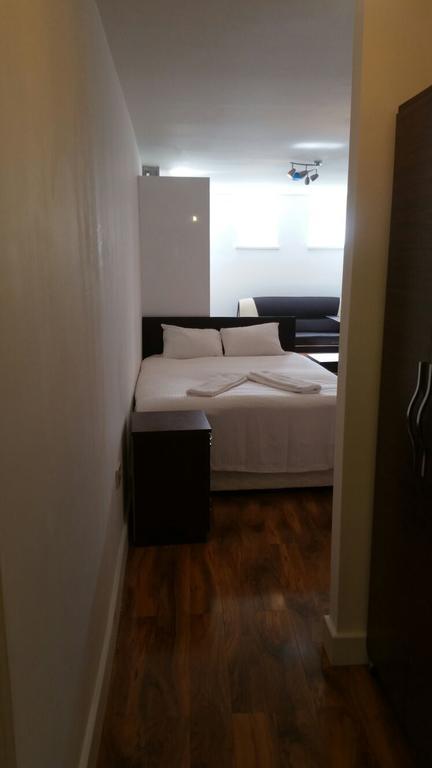 Hotel 137 Upton Lane