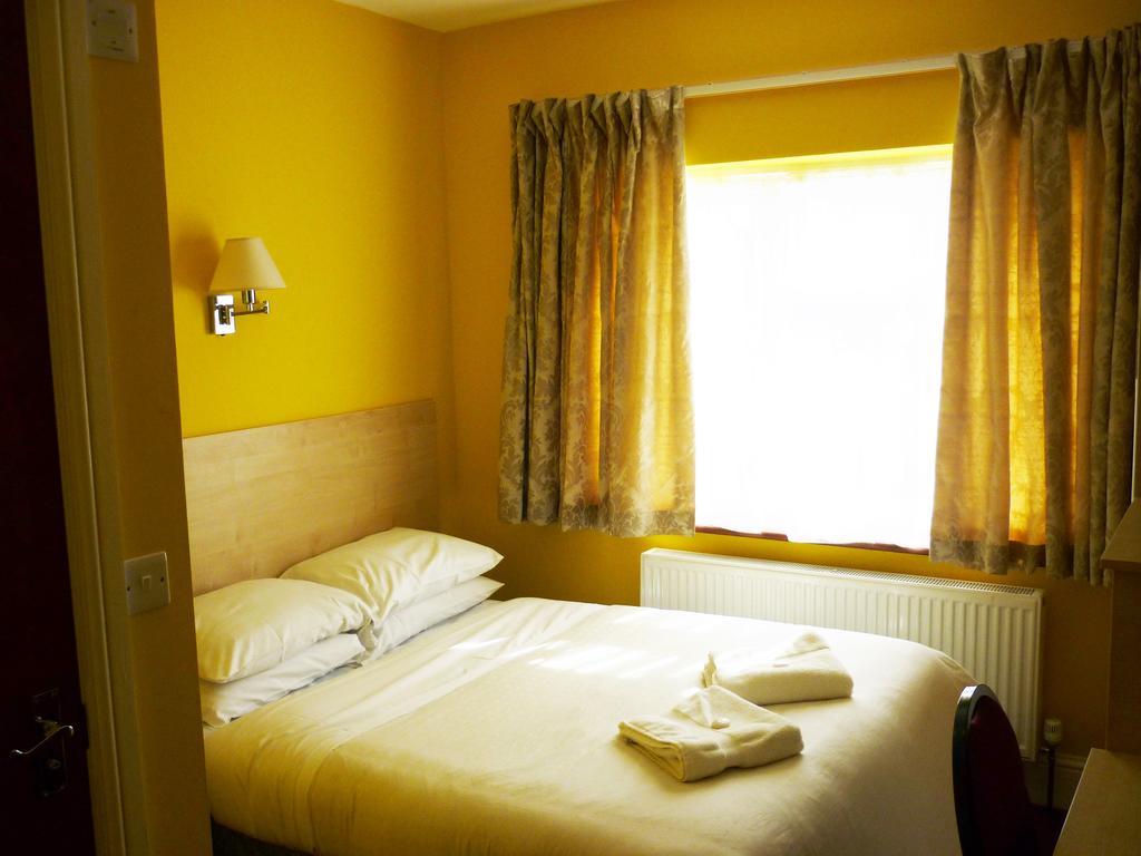 Hotel Acton Town 2*