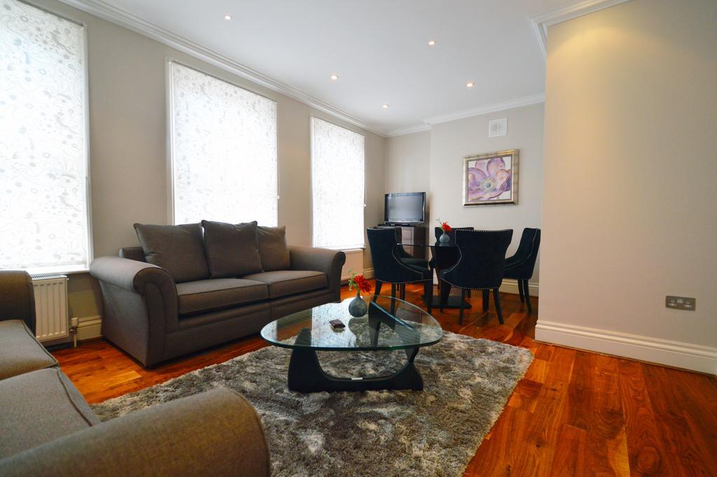 Apartment Albert Bridge London