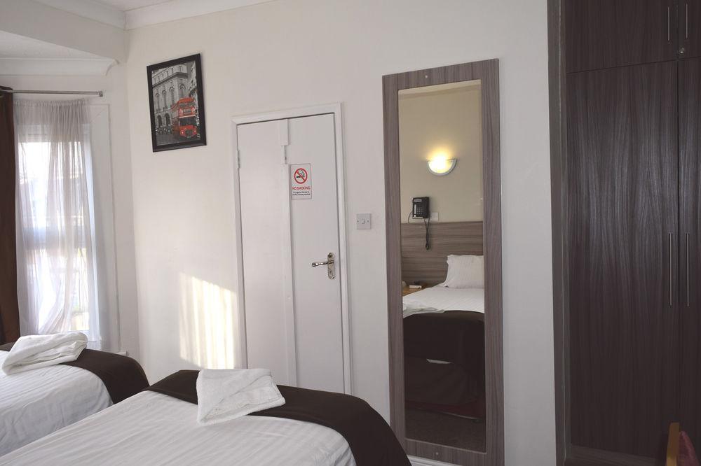 Hotel Holland Park 3*