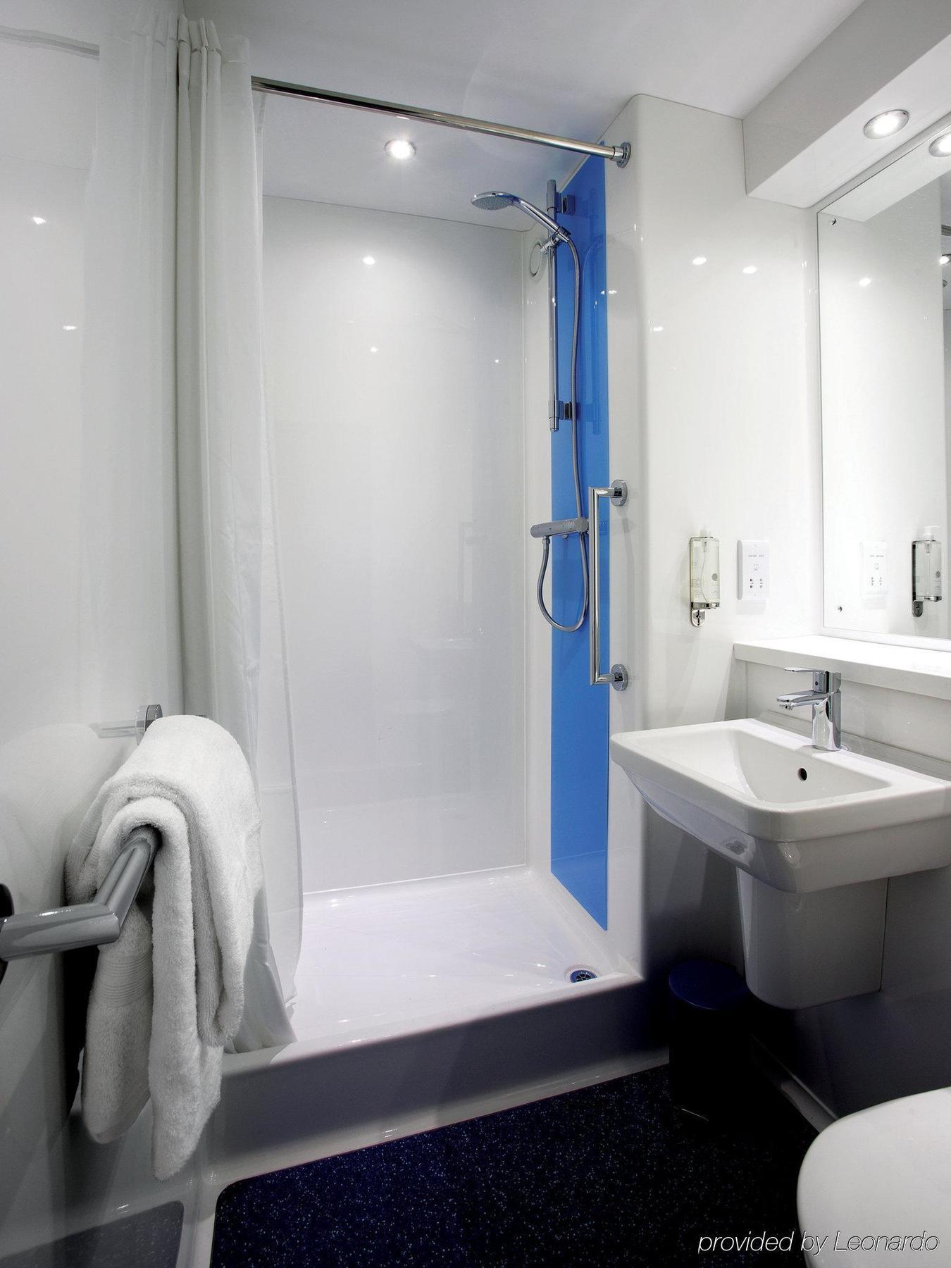Travelodge Kings Cross Royal Scott Hotell 3*