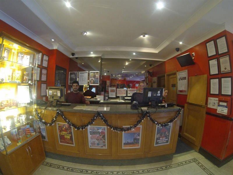Hyde Park View Hotel *