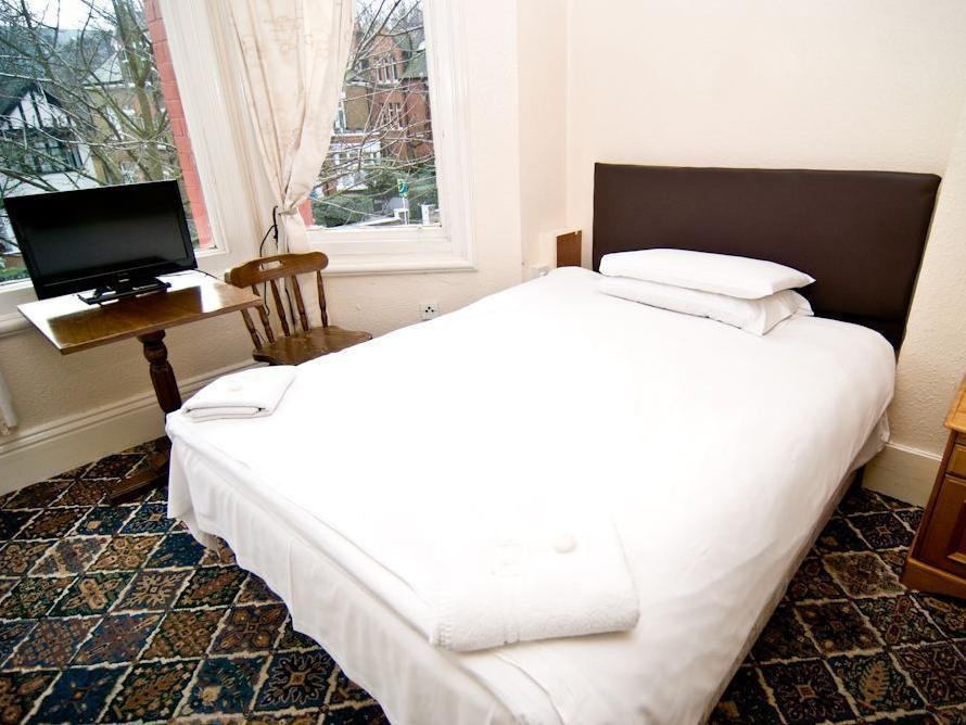 Charlie Hotell 2*