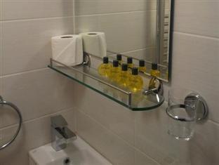Queens Drive At Finsbury Park Hotel 3*
