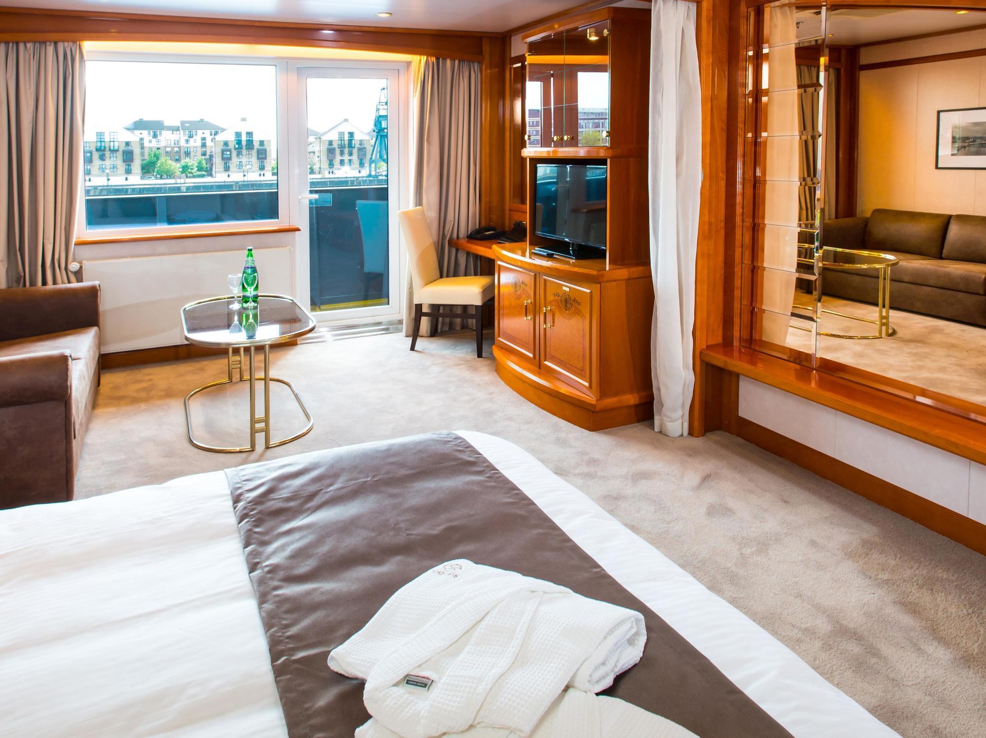 Sunborn Yacht Hotell London
