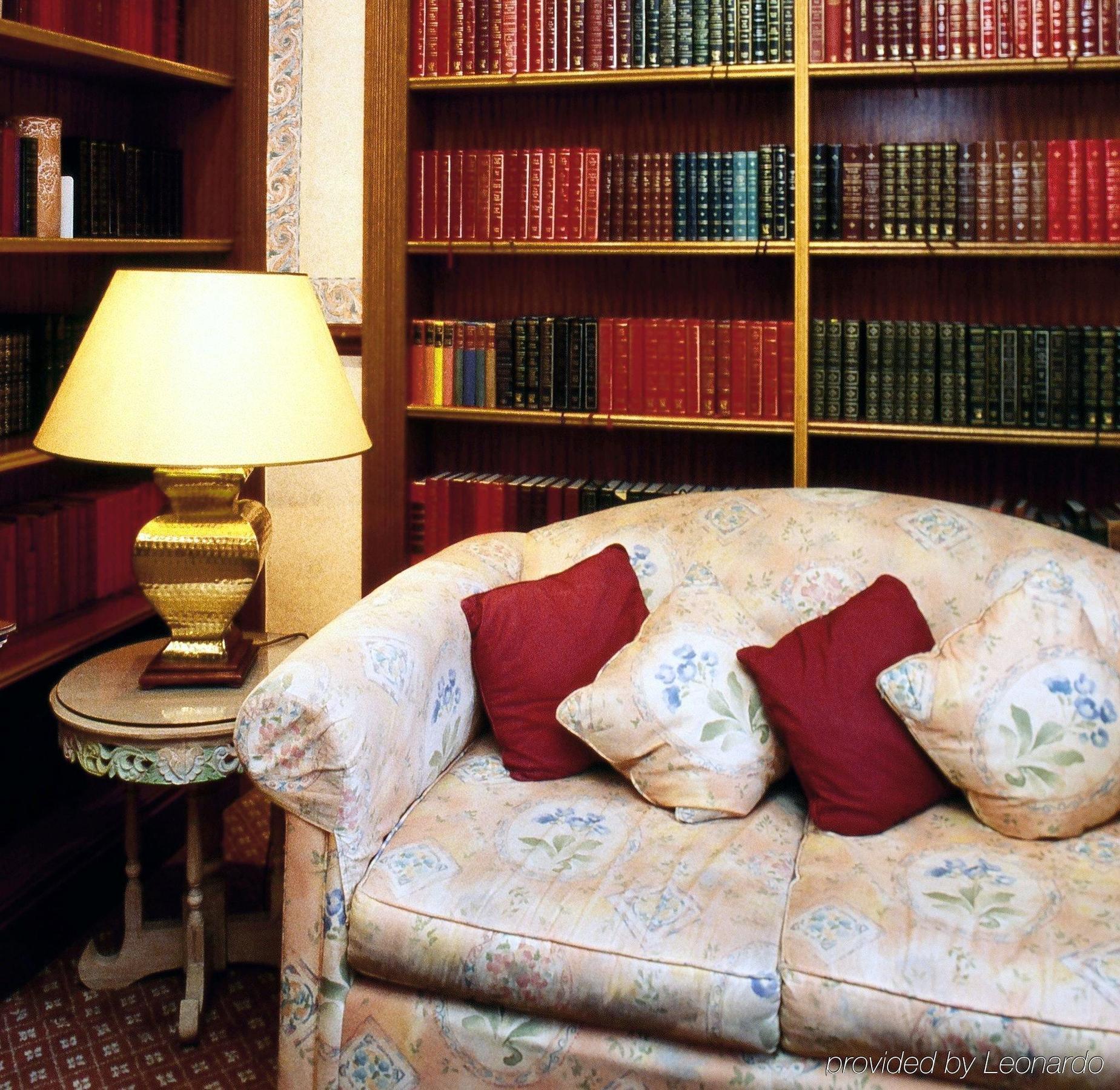 Henley House Hotel 4*