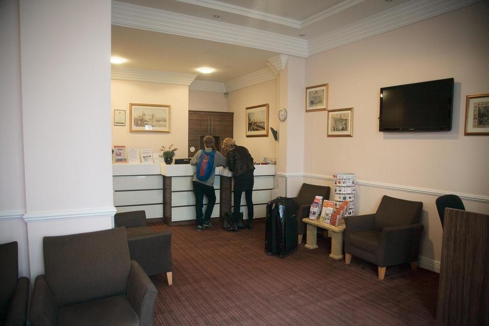 Victoria Hotel 3*