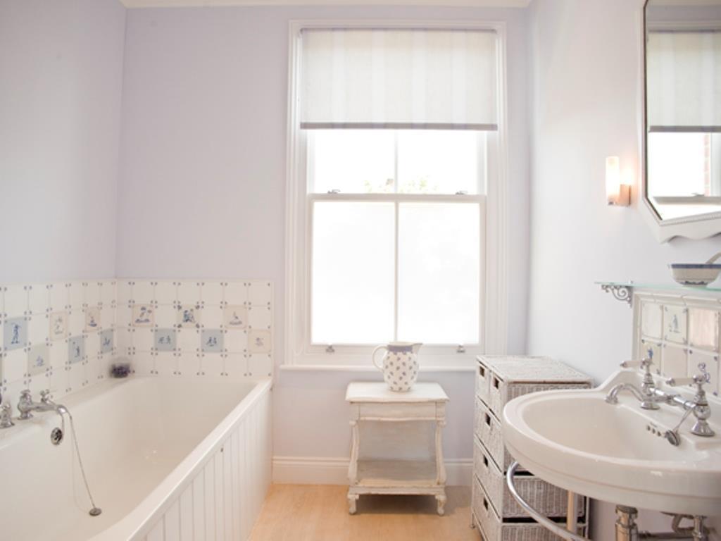 Veeve - House Bassein Park Road - Shepherd's Bush Apartment