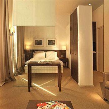 Nottingham Place Hotel 4*