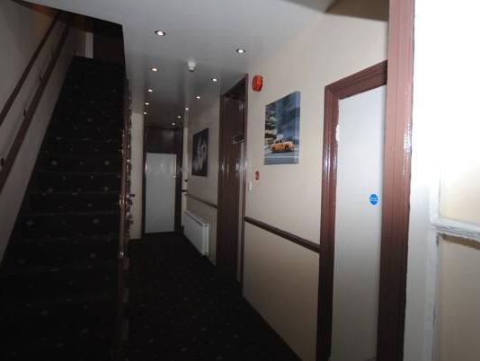 Tony's House Hotell 2*