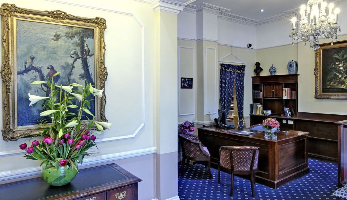 Grange Blooms Hotell 4*