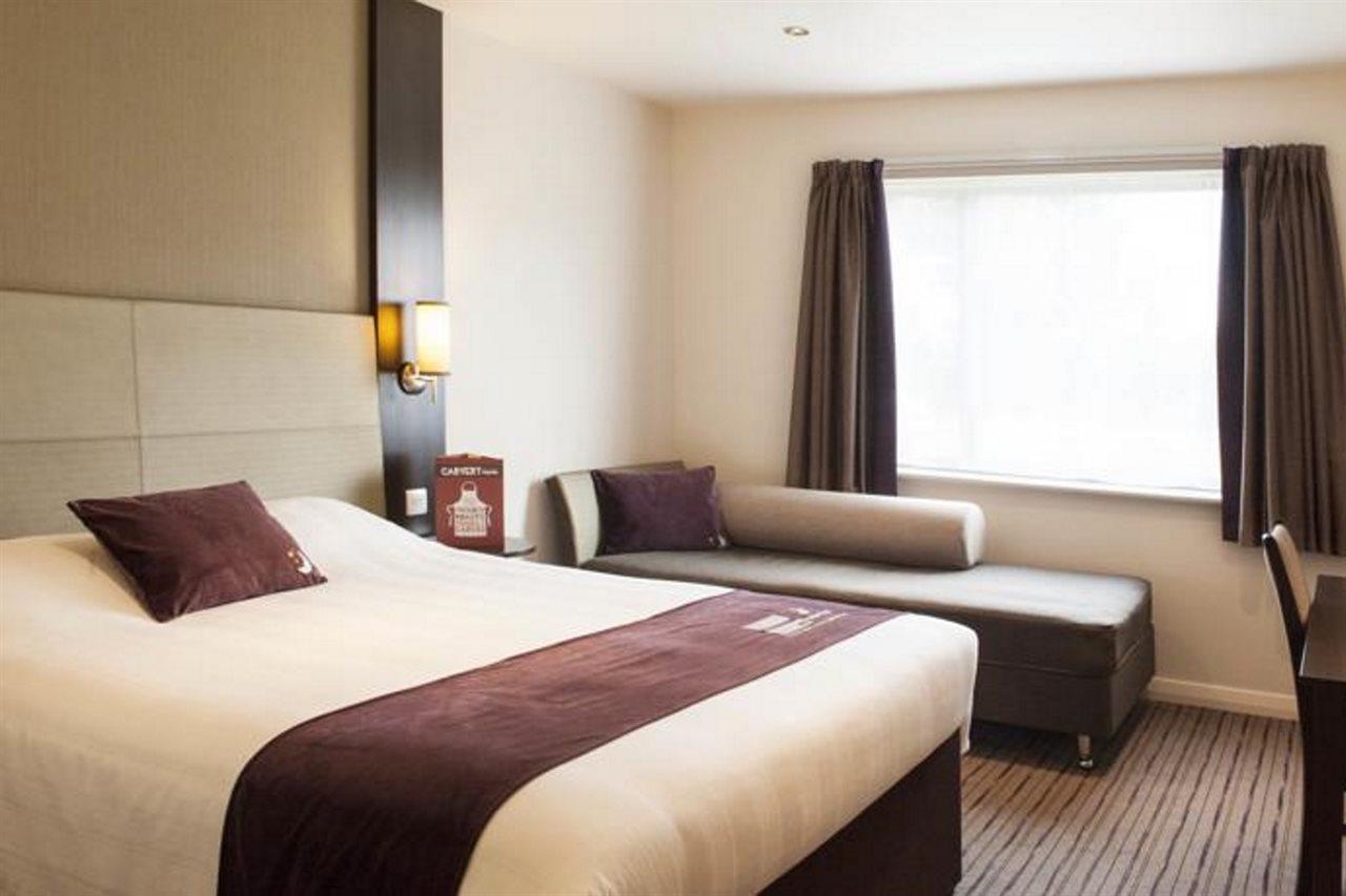 Premier Kew Bridge London