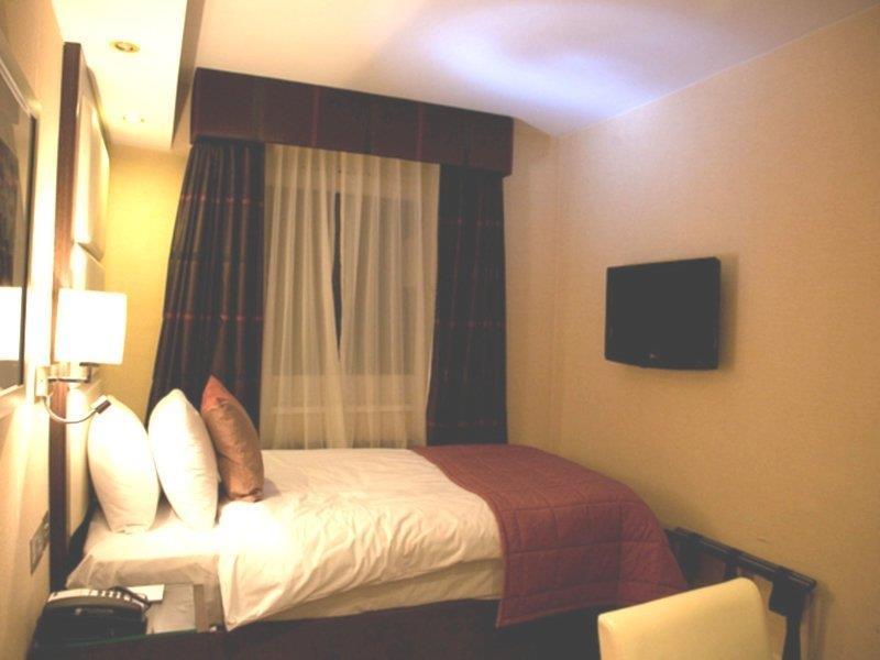 Hotel Grand Royale Hyde Park
