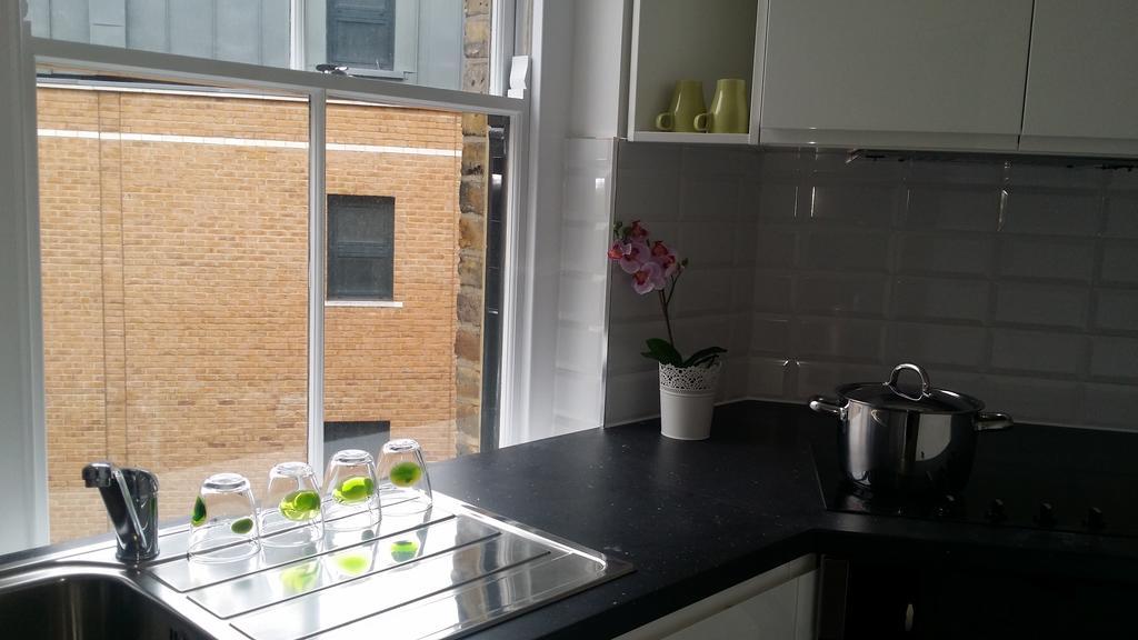 Baker Street Apartment *