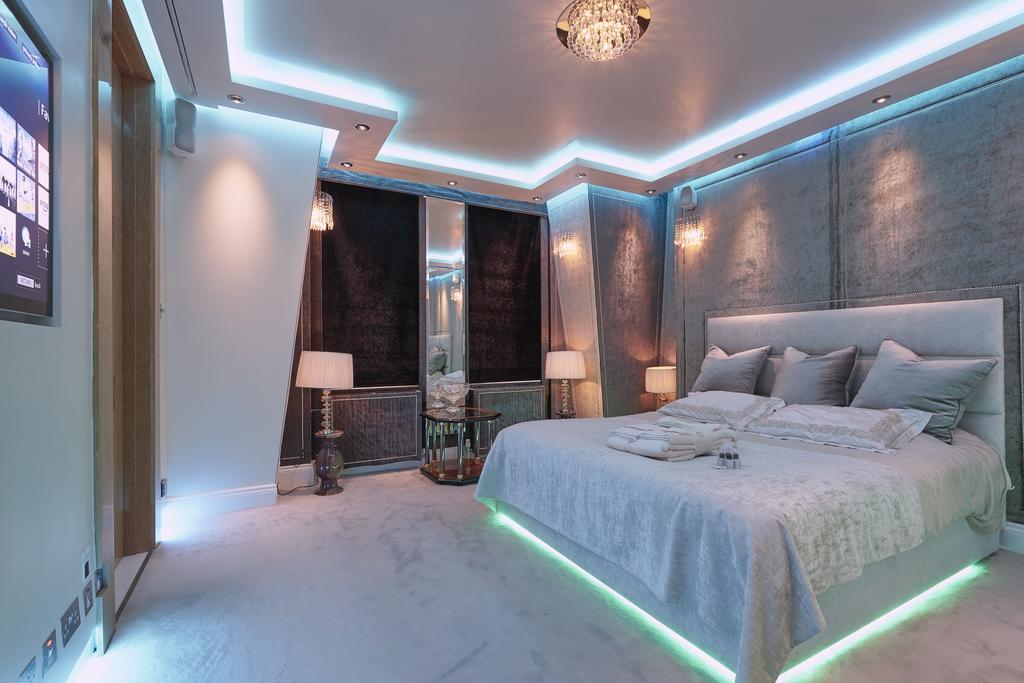 James Bond Style Penthouse Apartment *